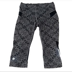 Athleta Capri Women’s Small Cairo Bare To Run Knicker Crop Leggings Black Aztec